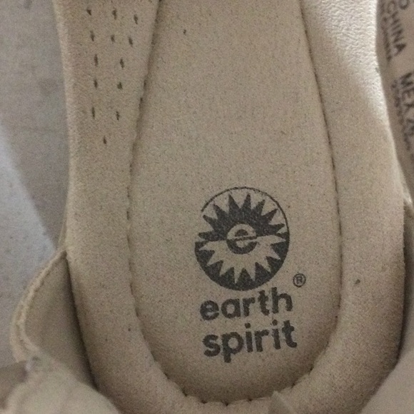 9 Earth Spirit cream strappy zipper back sandals - Picture 8 of 9